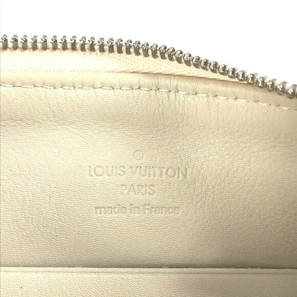 LOUIS VUITTON Beige Monogram Leather Shoulder Bag - Picture 16 of 16